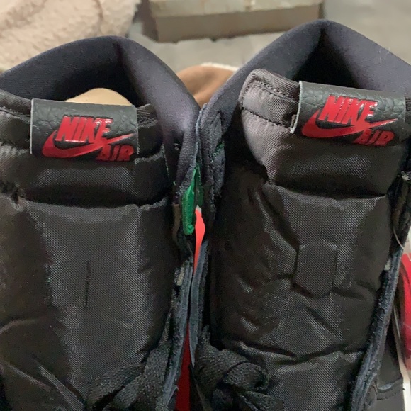 Air Jordan 1 Retro High - Picture 3 of 11